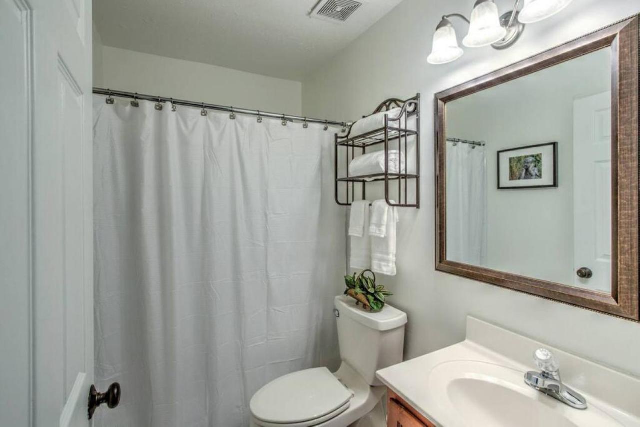 Walking Distance To The Of Midtown Apartment *